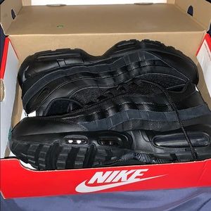 Triple Black Air Max 95